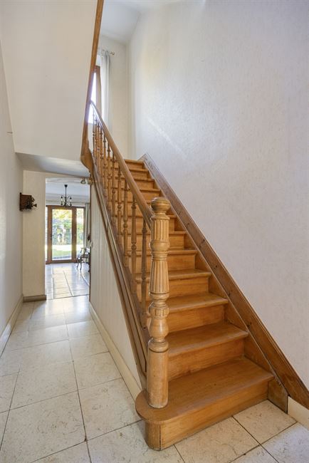 Belle maison bourgeoise, esp. prof. lib. et gd jardin !