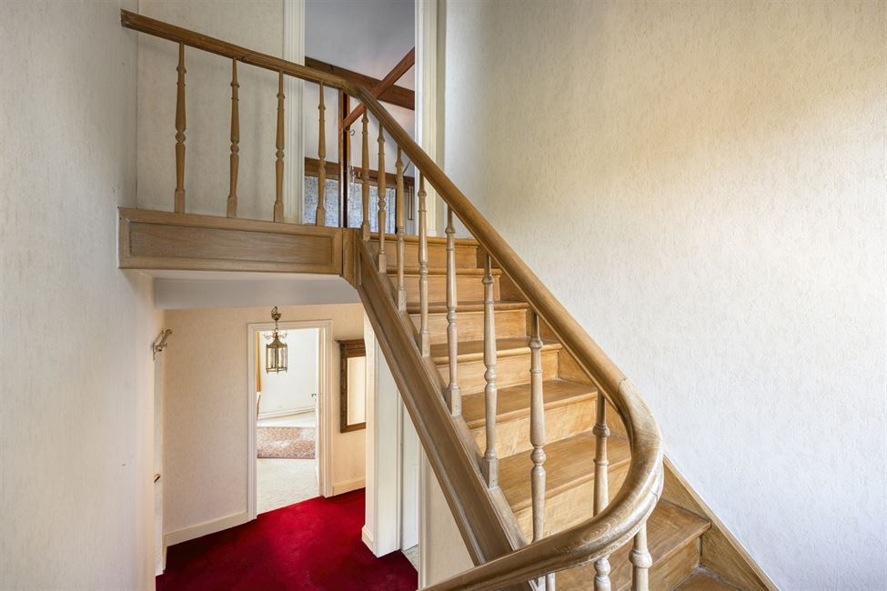 Belle maison bourgeoise, esp. prof. lib. et gd jardin !