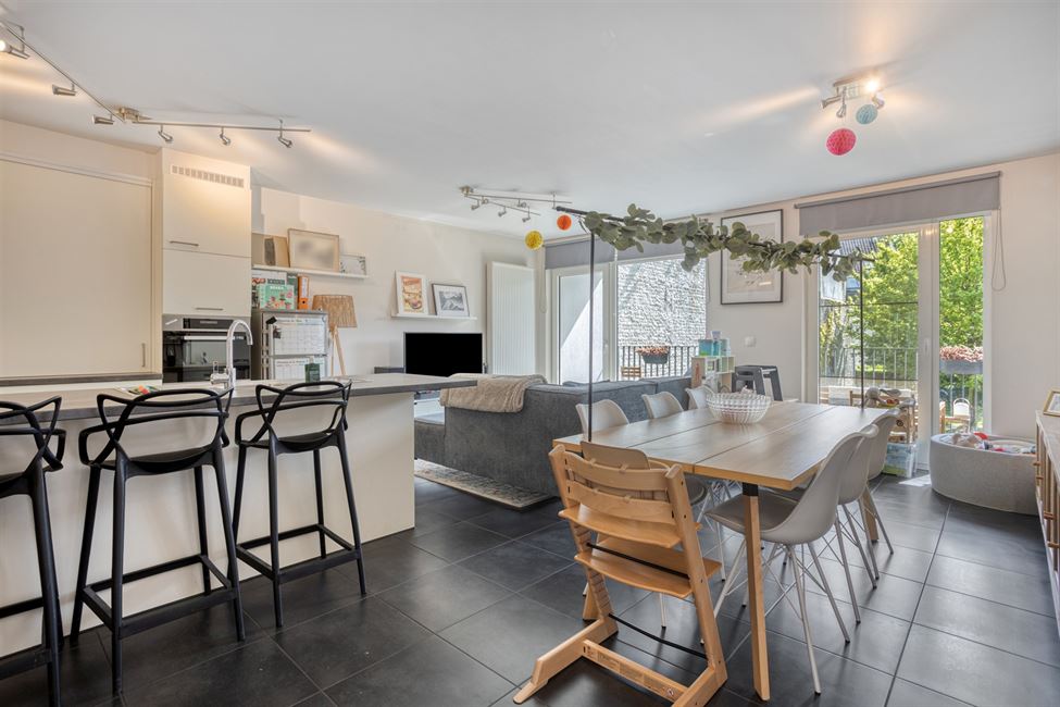 SOUS COMPROMIS ! Très bel appartement 2CH avec terr. & pkg