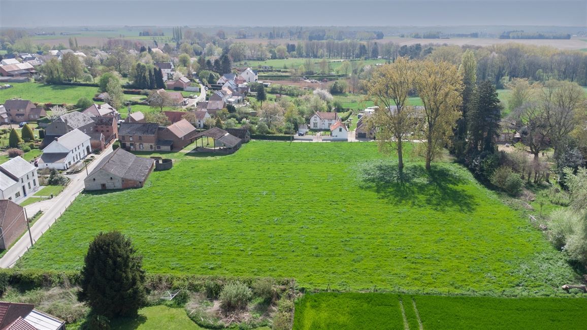 Magnif.vaste parcelle ds cadre verdoyant superbe !