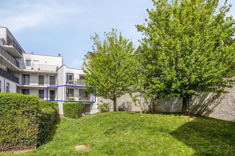 SOUS COMPROMIS ! Très bel appartement 2CH avec terr. & pkg