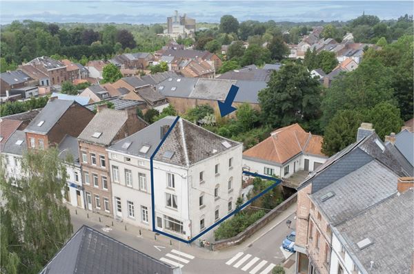 Vaste maison 3 faç. à rénover en plein centre !