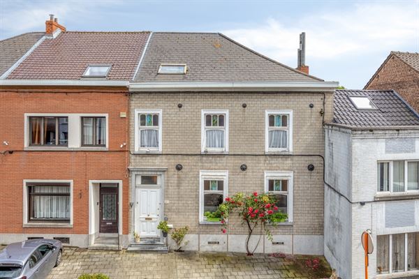 Belle maison de caractère aux volumes d'antan, hyper classe