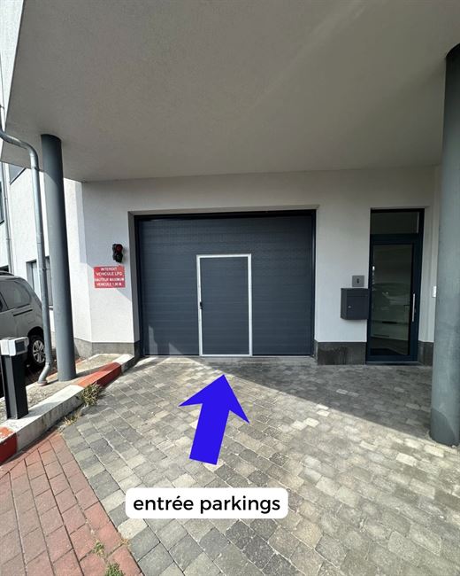 Parking/Boxe de garage bel immeuble récent.
