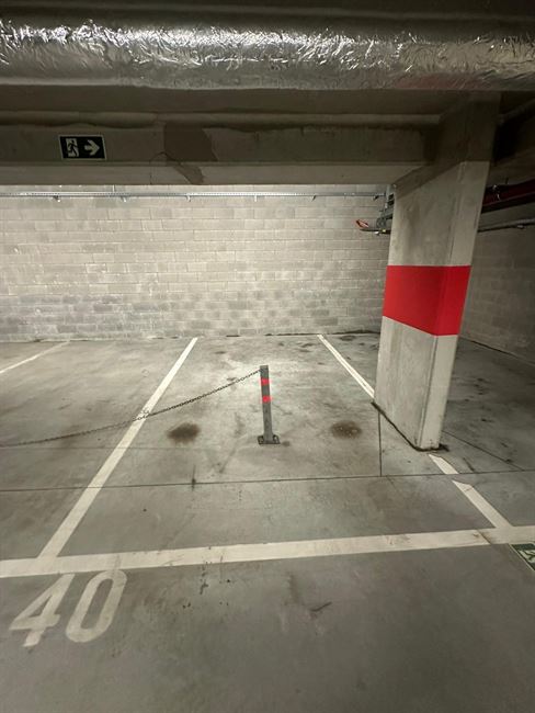 Parking/Boxe de garage bel immeuble récent.