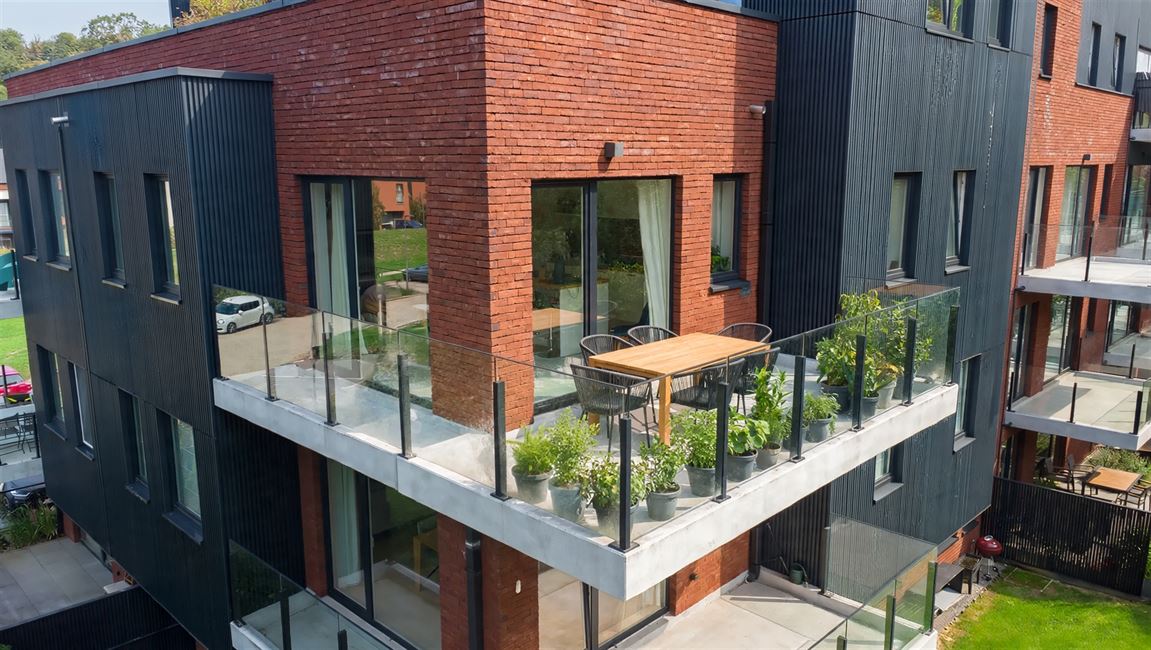 FO àpd 450.000€ Splendide appart. 3CH avec terrasse unique!