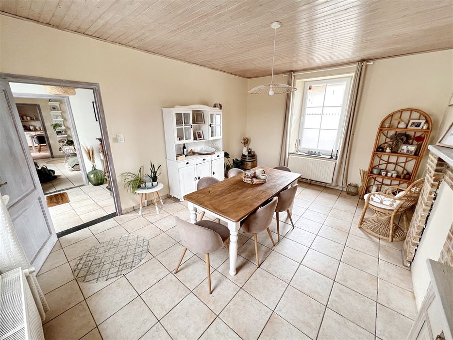 Absil Immobilière : Lumineuse maison en pierre 4 ch