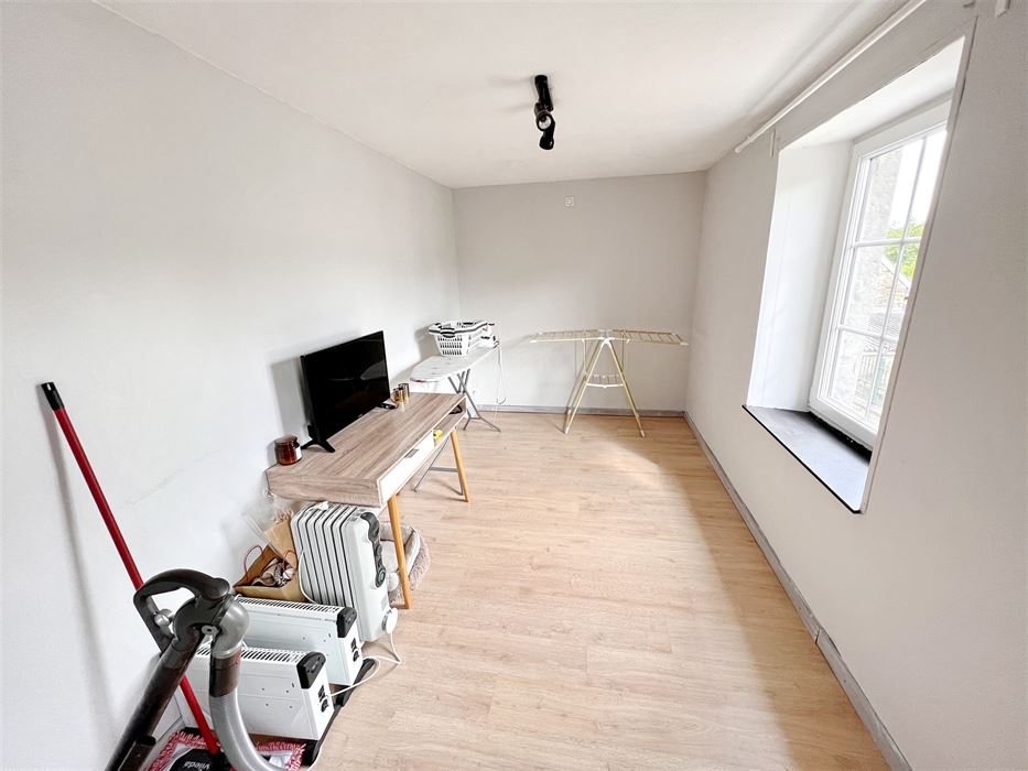 Absil Immobilière : Lumineuse maison en pierre 4 ch