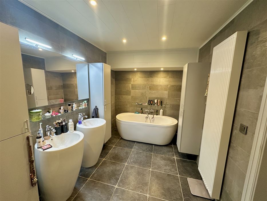 Absil Immobilière vous présente une maison 5 chambres