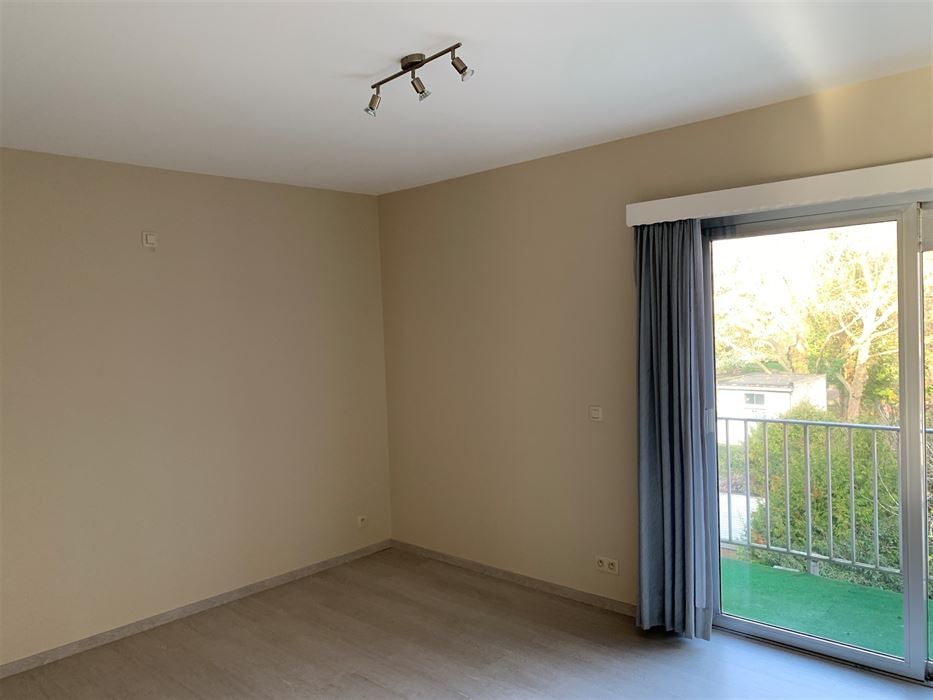 Absil Immobilière vous présente un bel appartement 2 ch rénové