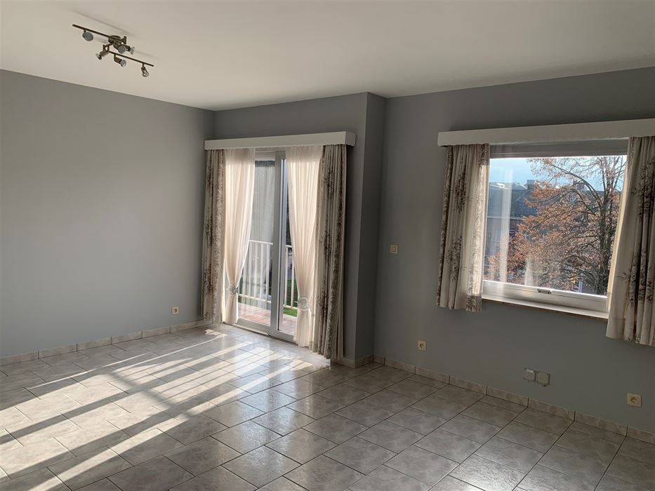 Absil Immobilière vous présente un bel appartement 2 ch rénové
