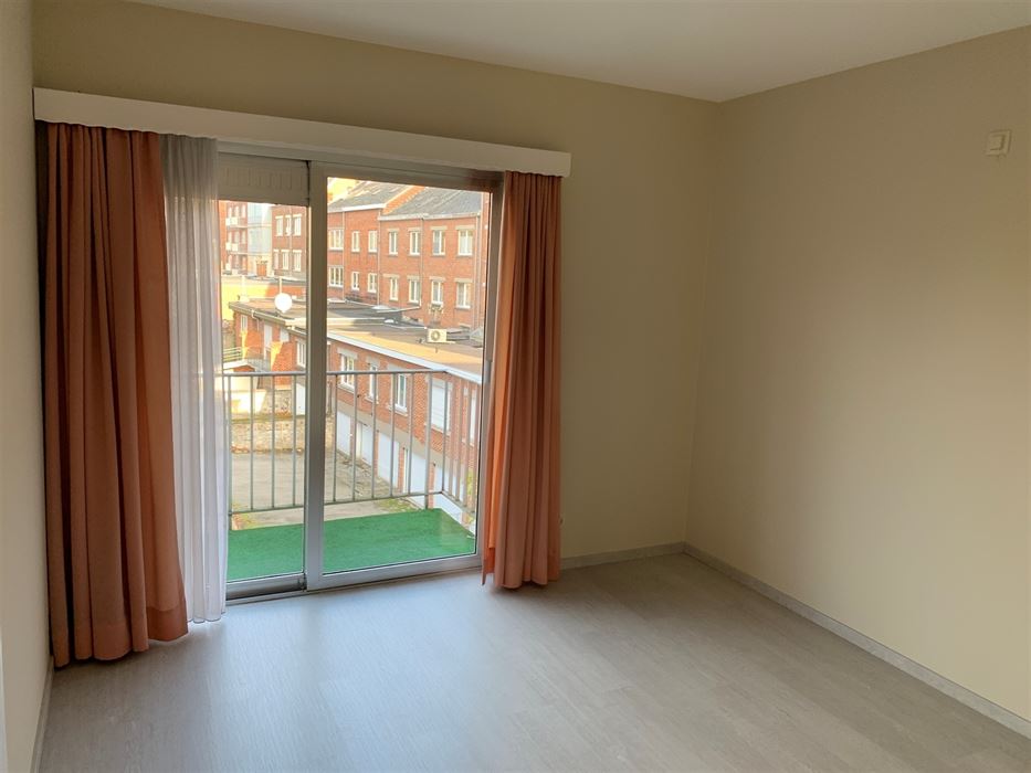Absil Immobilière vous présente un bel appartement 2 ch rénové