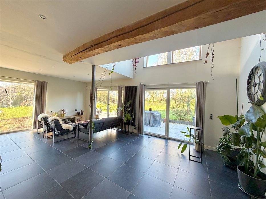 Absil Immobilière vous présente une superbe propriété 4 ch