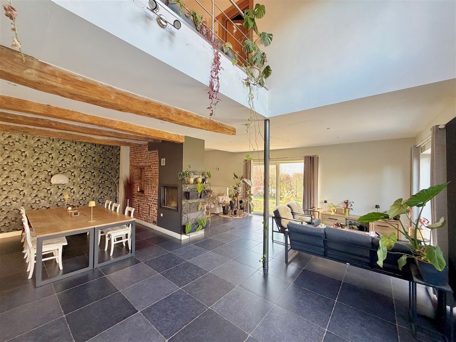 Absil Immobilière vous présente une superbe propriété 4 ch