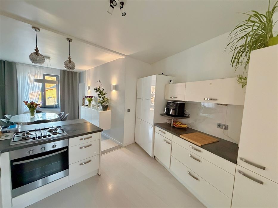 Absil Immobilière vous présente un duplex 3ch