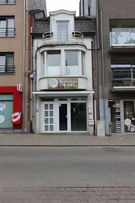 Commerce à 4280 HANNUT (Belgique) - Prix 850 €