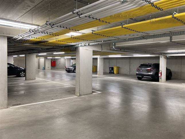 Garage/Parking in MOL