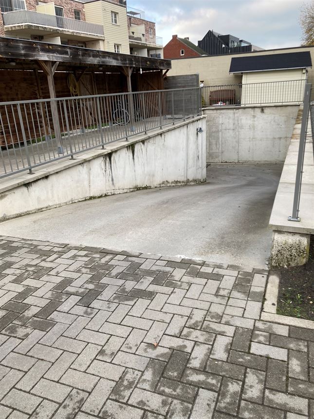 Garage/Parking in Malle
