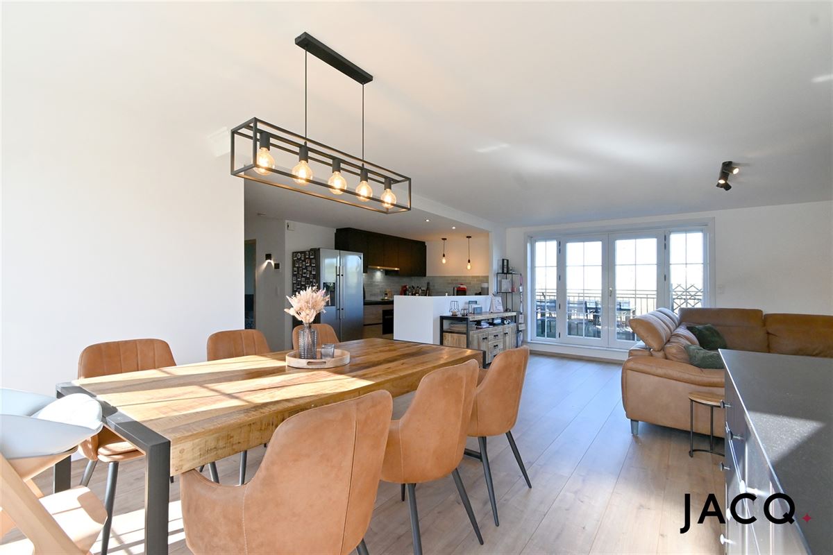 Prachtig appartement met ruime terrassen te Aartselaar!