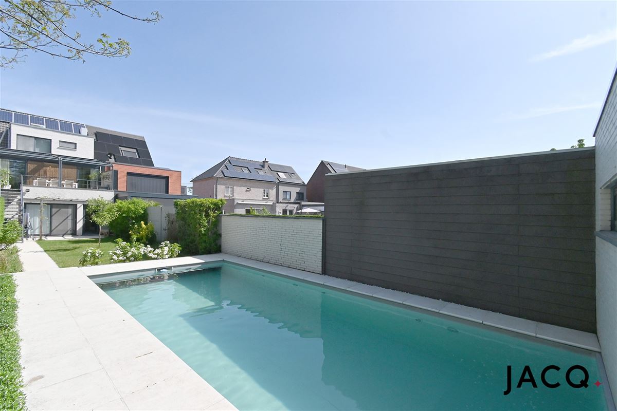 Ruime bel-etage met 4slpk's, zuid-tuin met zwembad en poolhouse!