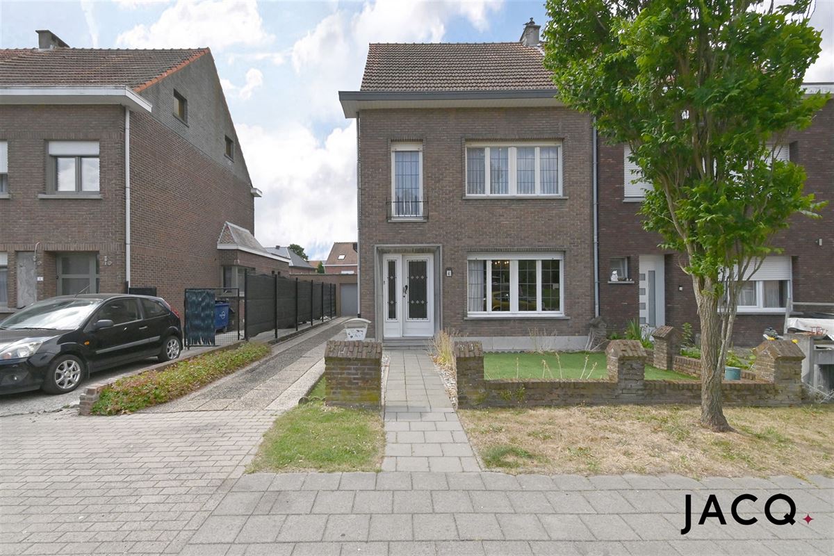 Te renoveren HOB met 3 à 4 slpk's, garage en charmante zuid-tuin!