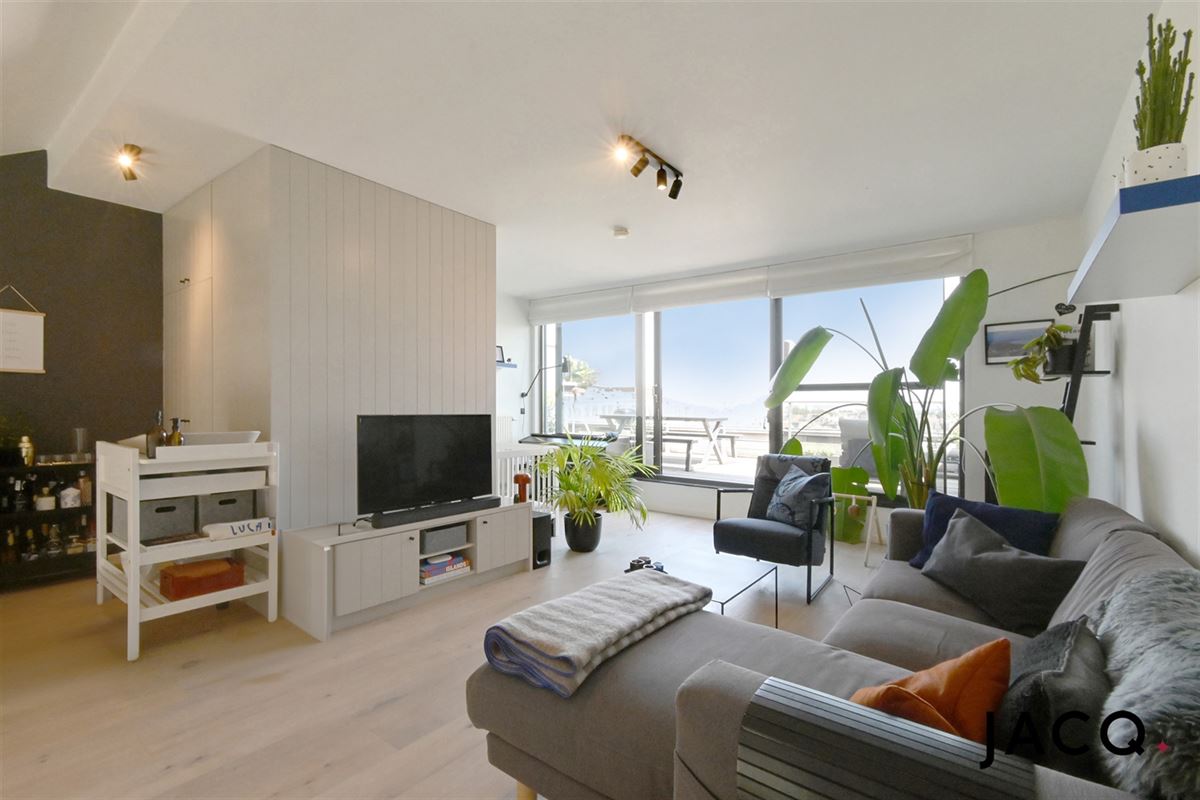 Modern dakappartement met drie slpks en twee terrassen