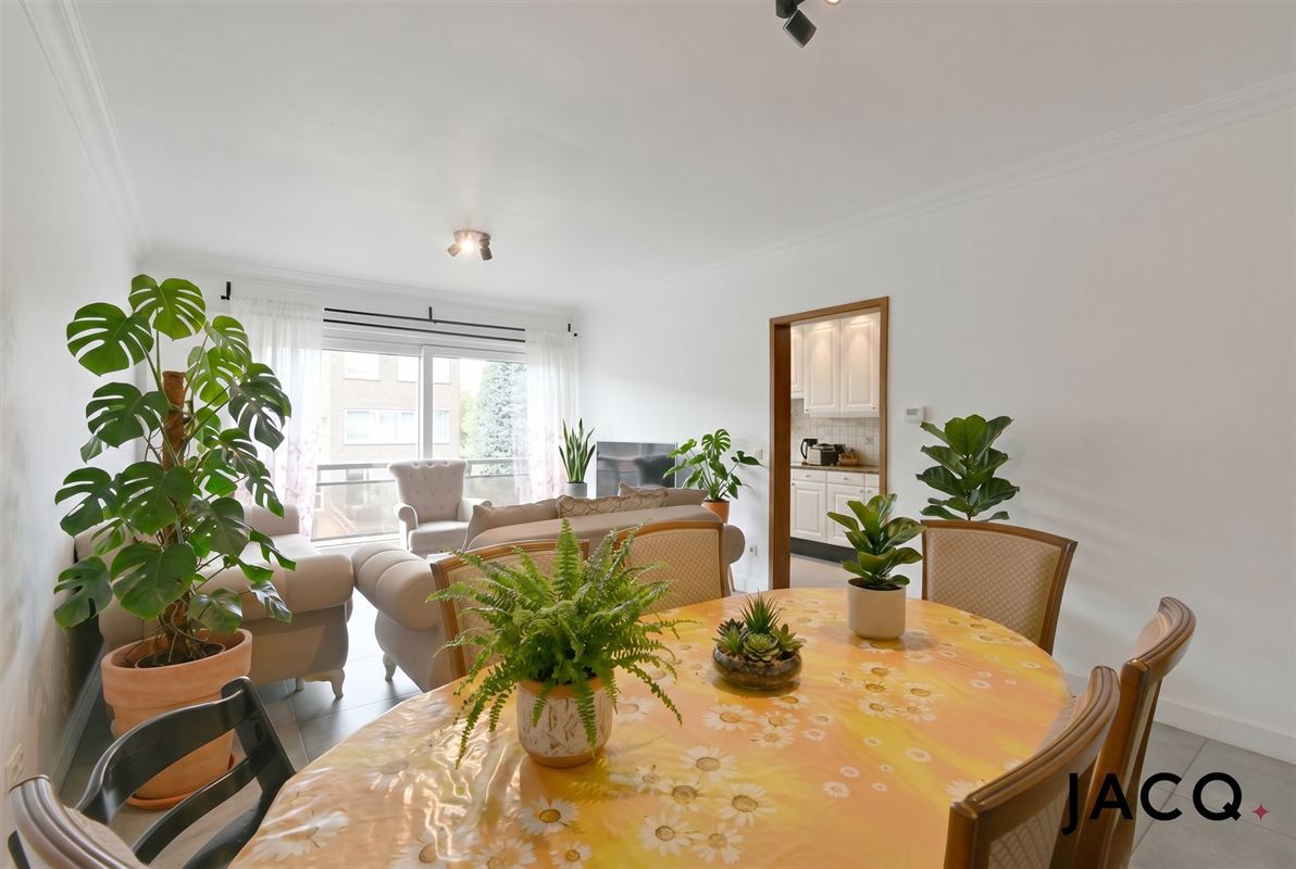 Gerenoveerd appartement met 2 slpk's, aparte garage nabij "De Schorre"!