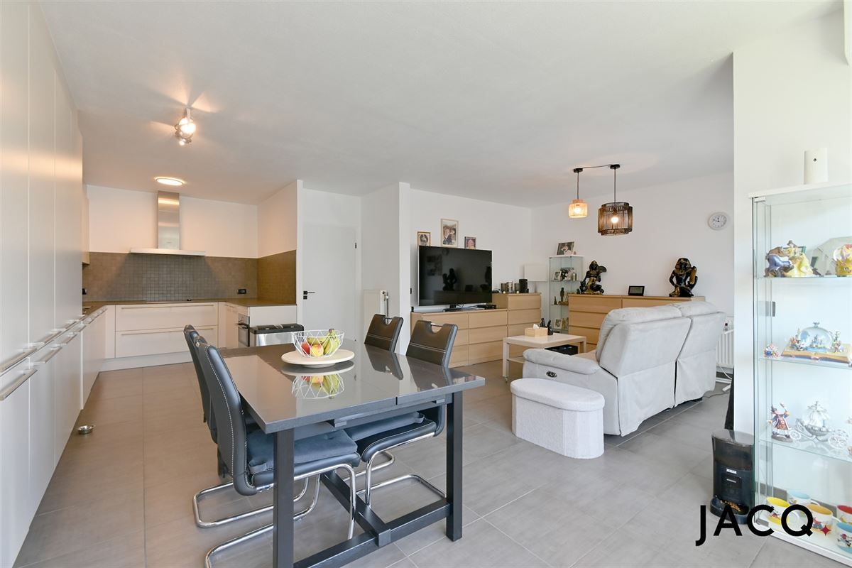 Instapklaar appartement met 1 slpk, oost-terras en ruime bergingen!