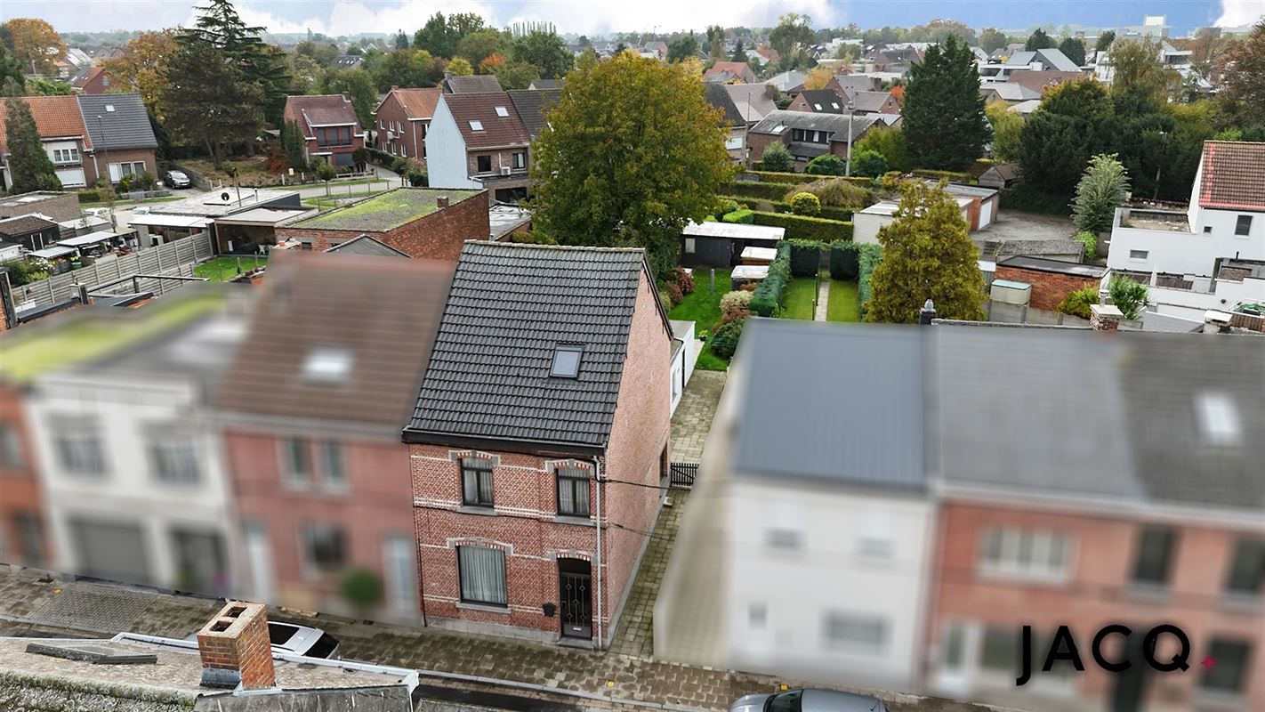 Op te frissen HOB met 3 à 4 slpk's en charmante zuid-tuin!