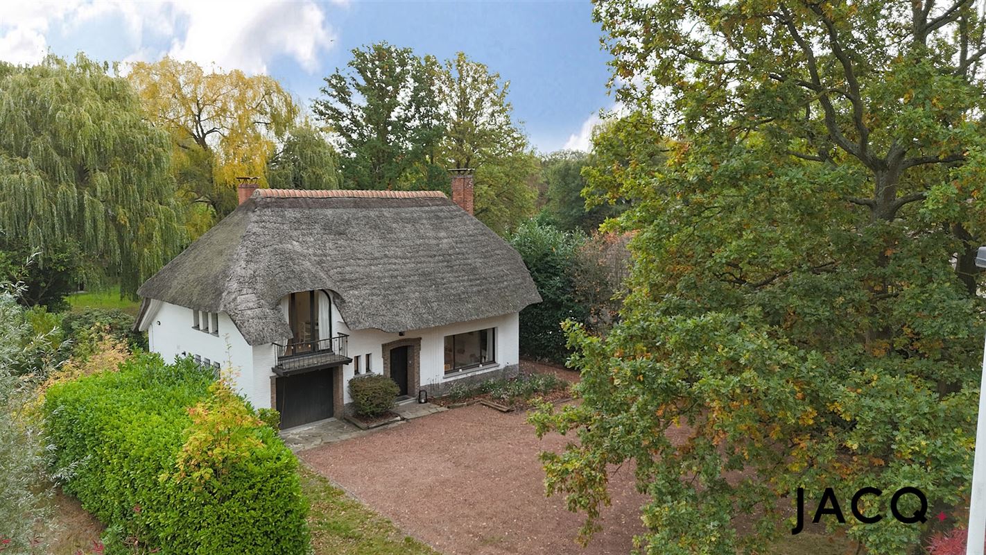 Karaktervolle villa met 4 slpk's op een prachtig perceel van 1596m²!