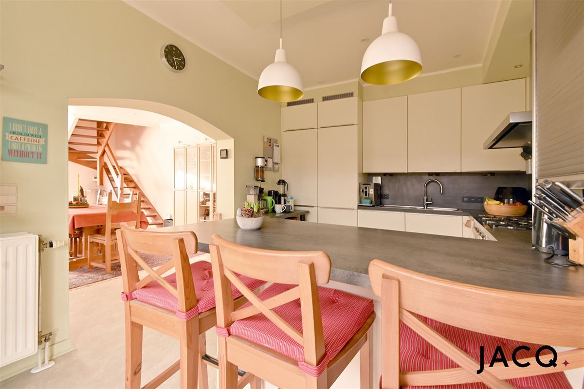 Instapklare woning met 3slpk's, garage, gezellige tuin op een unieke locatie!