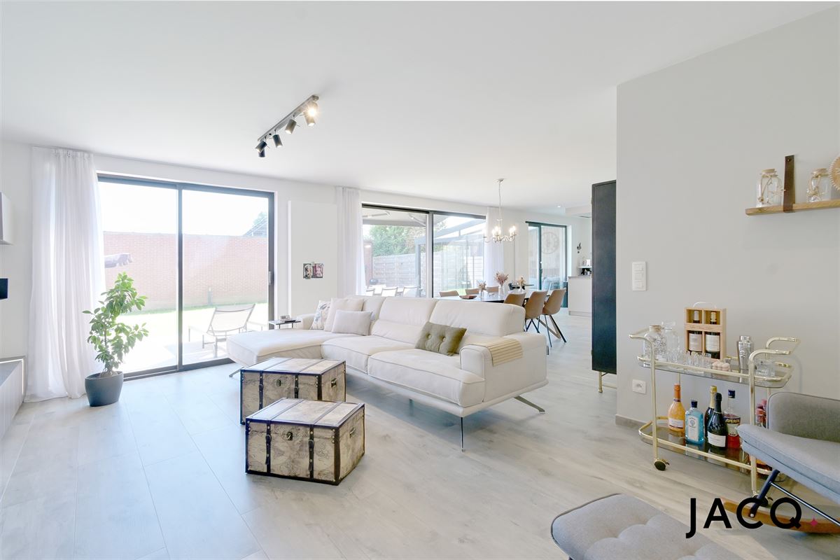 Gelijkvloers appartement met tuin en grote garage!