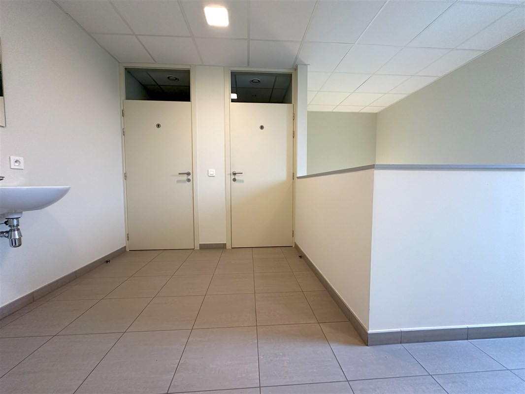 Foto 1 : Bureelgebouw te 8700 Tielt (België) - Prijs € 970