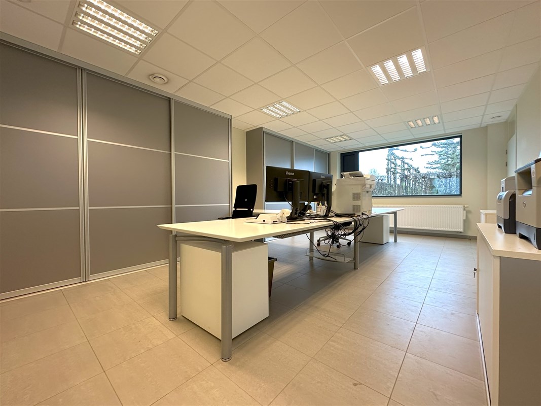 Foto 1 : Bureelgebouw te 8700 Tielt (België) - Prijs € 970