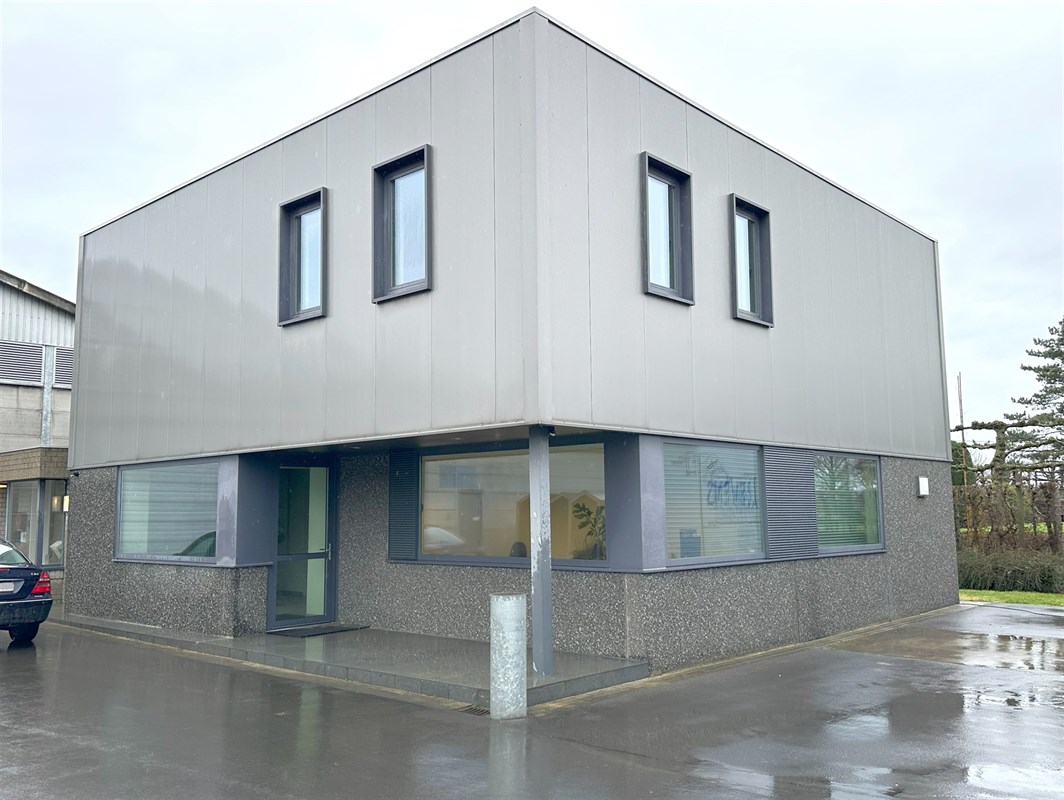 Foto 1 : Bureelgebouw te 8700 Tielt (België) - Prijs € 970