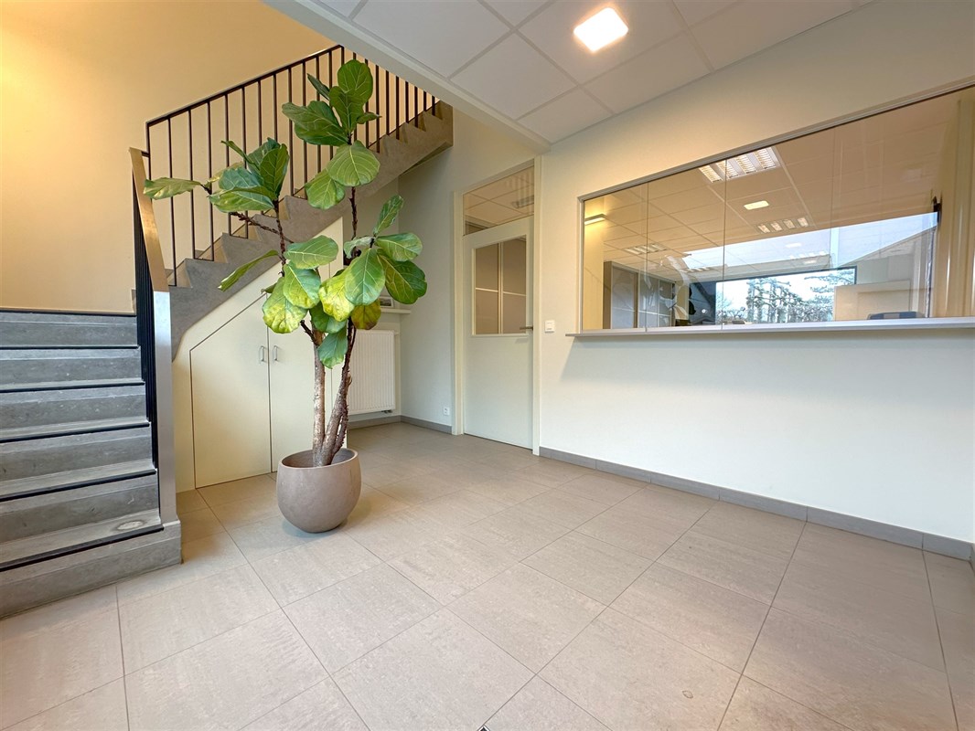 Foto 1 : Bureelgebouw te 8700 Tielt (België) - Prijs € 970