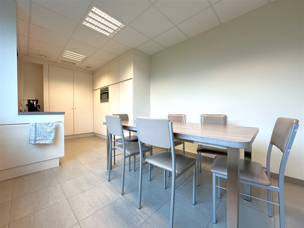 Foto 1 : Bureelgebouw te 8700 Tielt (België) - Prijs € 970