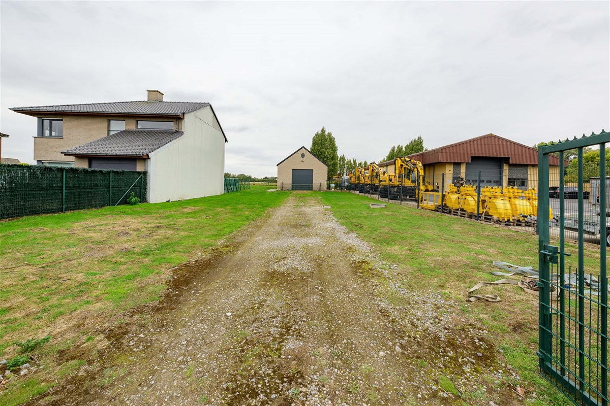 Foto 1 : Bouwgrond te 8810 LICHTERVELDE (België) - Prijs € 235.000