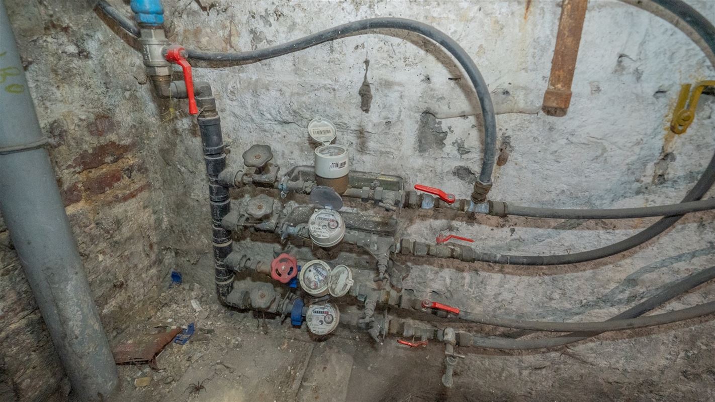 Agence Immobilière à Rocourt, Liège : Immeuble à appartements à vendre : Place de Coronmeuse 15 4000 LIÈGE