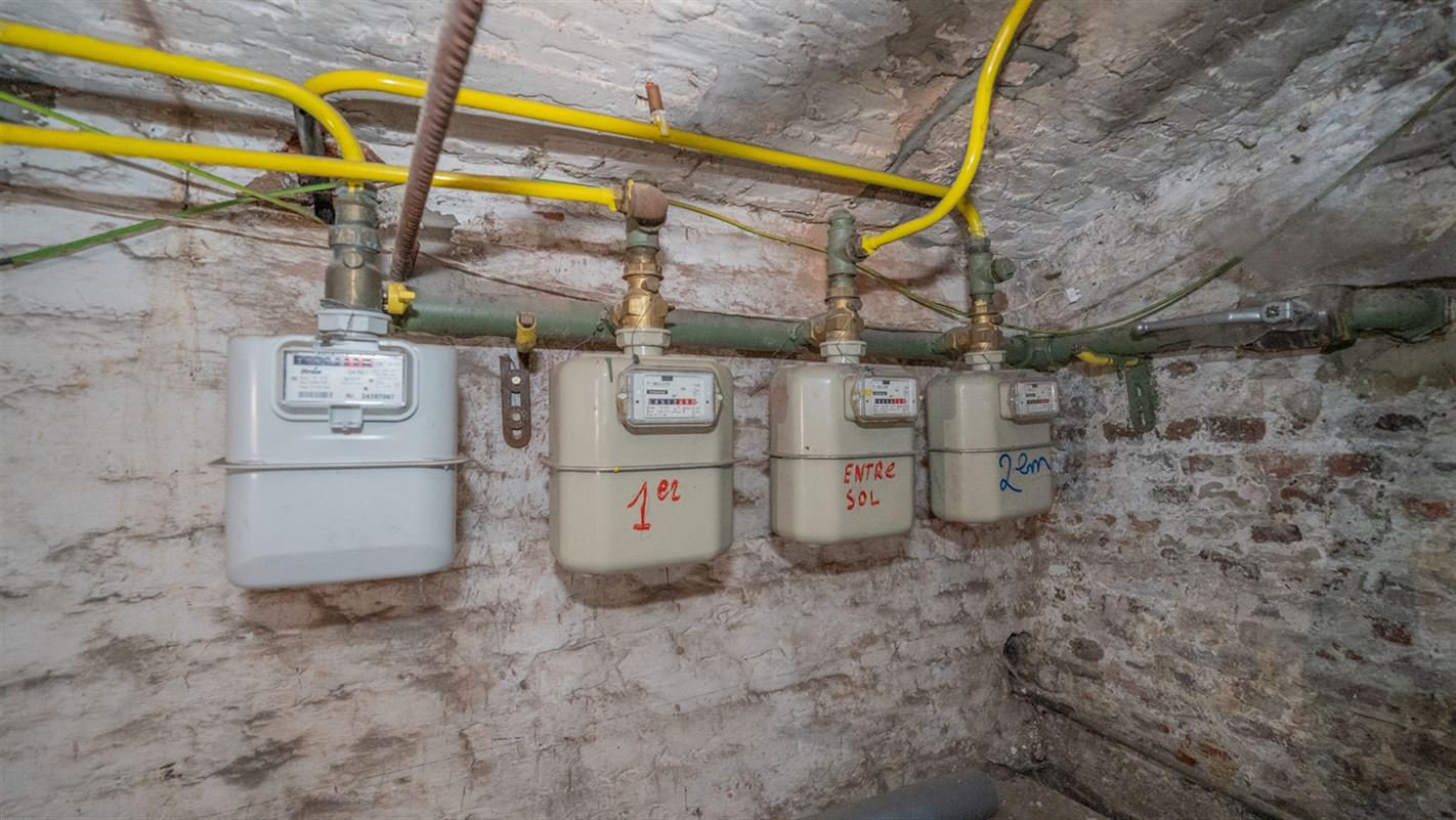 Agence Immobilière à Rocourt, Liège : Immeuble à appartements à vendre : Place de Coronmeuse 15 4000 LIÈGE