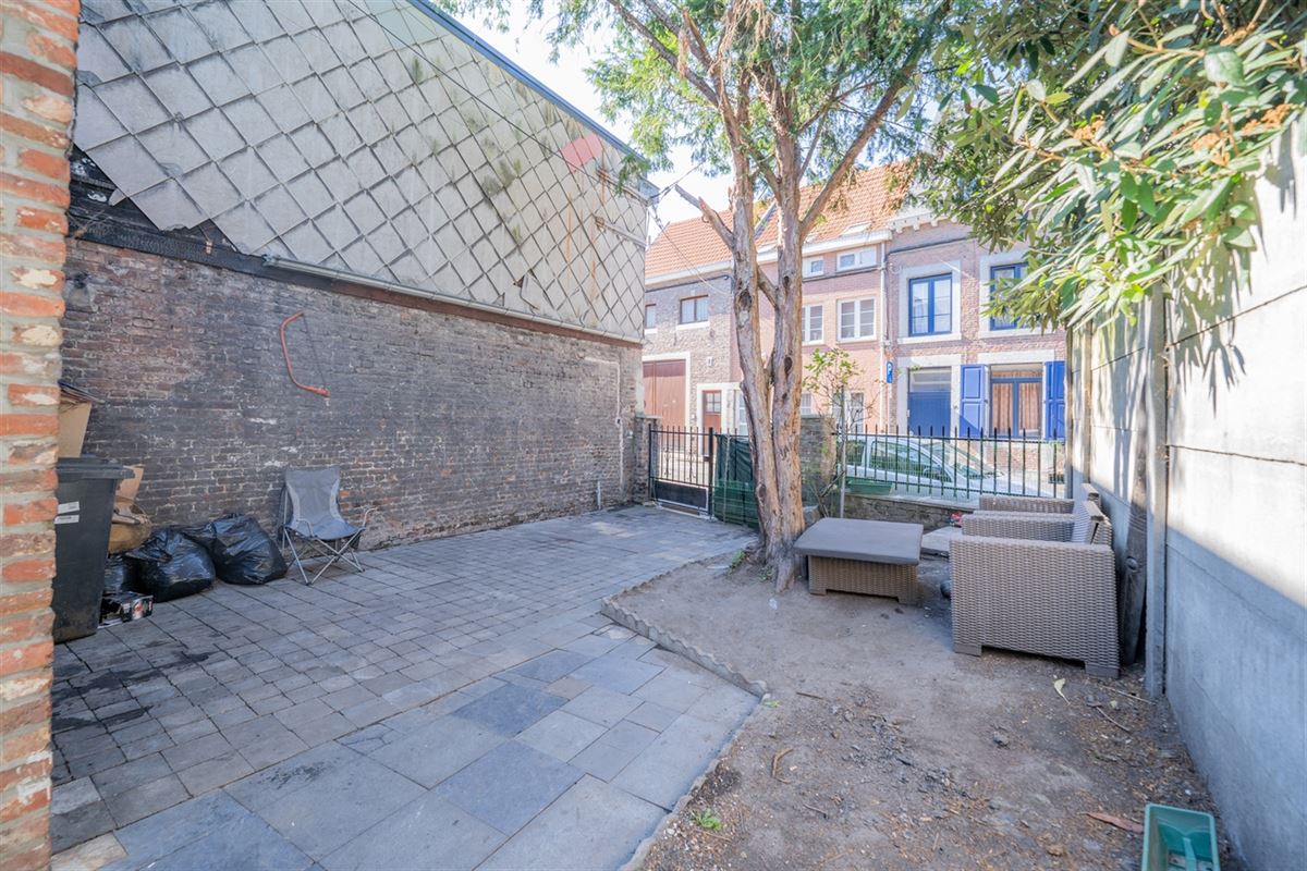 Agence Immobilière à Rocourt, Liège : Immeuble à appartements à vendre : Place de Coronmeuse 15 4000 LIÈGE