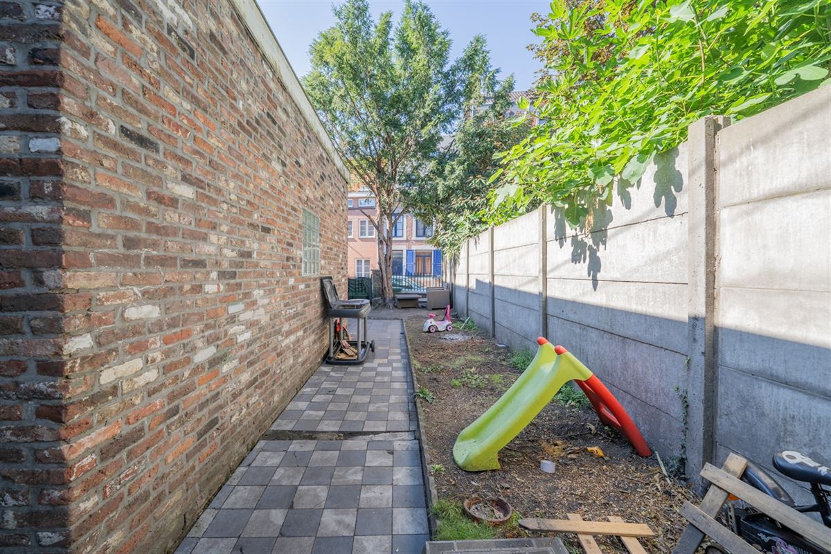 Agence Immobilière à Rocourt, Liège : Immeuble à appartements à vendre : Place de Coronmeuse 15 4000 LIÈGE