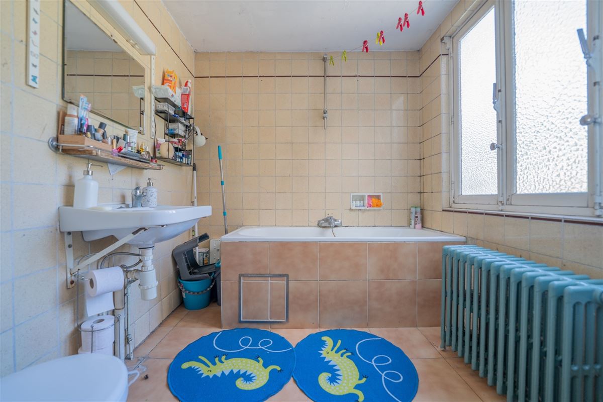 Agence Immobilière à Rocourt, Liège : Immeuble à appartements à vendre : Place de Coronmeuse 15 4000 LIÈGE