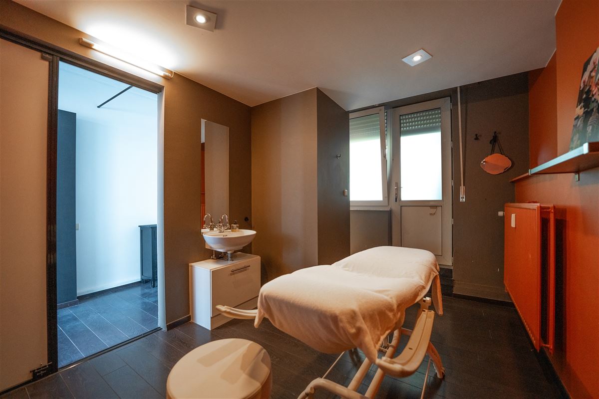 Agence Immobilière à Rocourt, Liège : Commerce à louer : Rue d'Ans 2 4000 ROCOURT