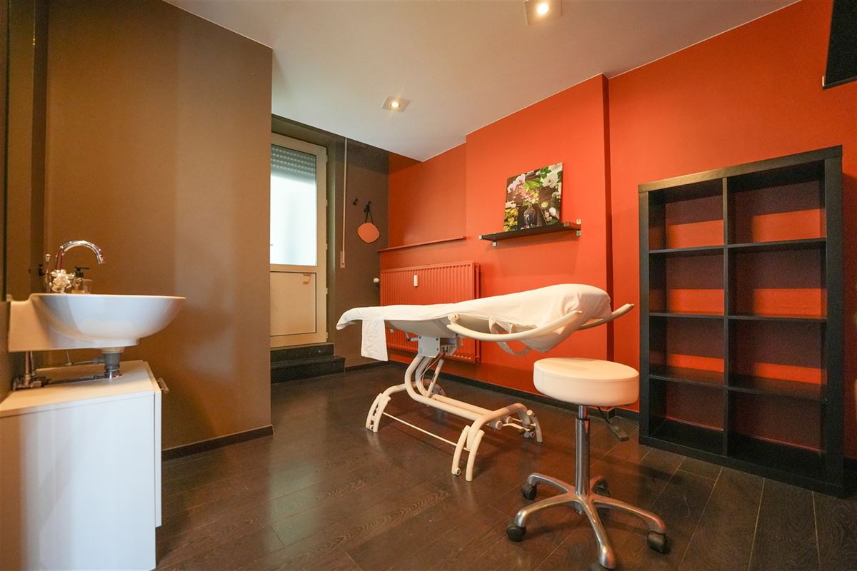 Agence Immobilière à Rocourt, Liège : Commerce à louer : Rue d'Ans 2 4000 ROCOURT