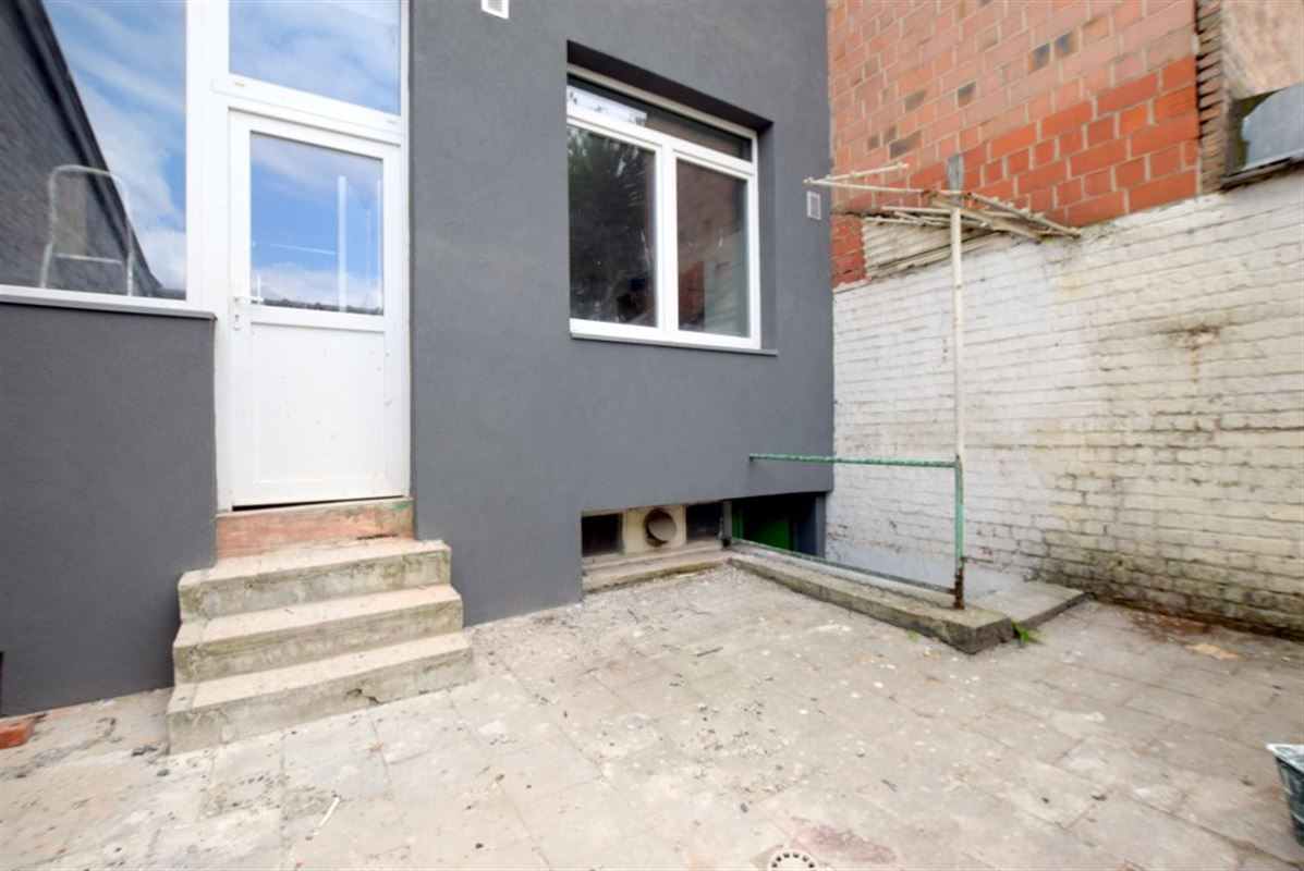 Begane grond +/-50m² + binnenplaats +/-25m² - GERENOVATEERD