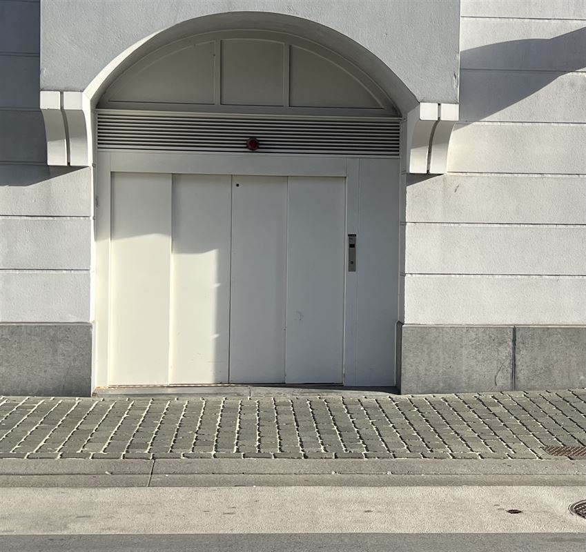 Appartement met terras en staanplaats in het centrum
