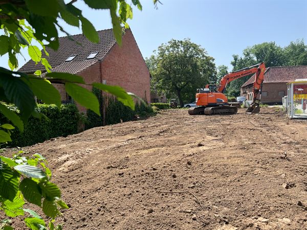 Bouwgrond voor een half open bebouwing residentieel rustig gelegen