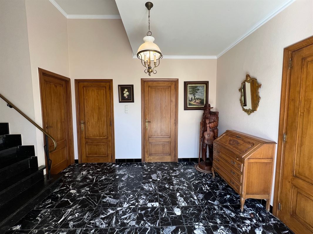 Landelijke woning in open karakter in een doodlopende straat naar een landbouwzone