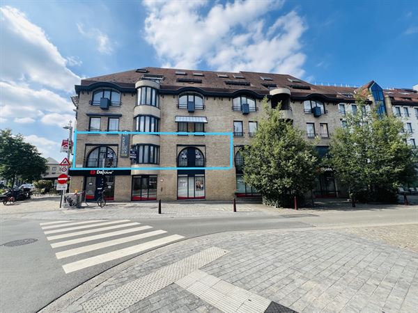Appartement met zicht op de bomen rijen van de keizerlijke plaats.